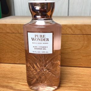 NWT Bath & Body Works 10 oz Aloe + Vitamin E Shower Gel in Pure Wonder